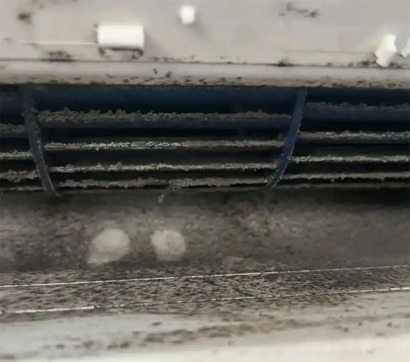 广汉空调吹的风有股烧焦味是怎么回事